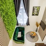 Modern Downtown Oasis