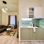 Colorful Condo By The Danube