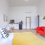 Very Central - Large Ac Studio