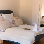 Deluxe Swan Stone Castle Apartment