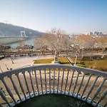 Budapest Riverfront Lux