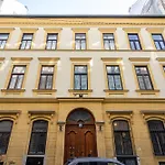 D35 - Chic Boutique Apartments By Bqa