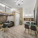 Sweet & Cozy Home At Center