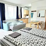 Cozy Central Home With Big Balcony And Ac