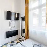 A Cozy Stay For City Wanderers