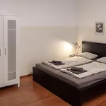 Cozy Apartment In Akacfa Street