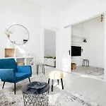 Bright And Cozy Urban Getaway