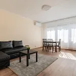 Cloud 8 Apartment