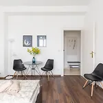 Adorable And Charming 2Br In City Center, Astoria
