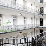 Luxury Apartment By Hi5 - Best Location 3-Br