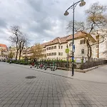Heart Of The City - Spacious Apartment -By Astoria