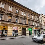 Charming Suite & The Hidden Gem On Akacfa Str