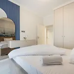 Stylish Ground-Floor Comfort W Terrace & Parking