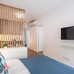 Spacious City Oasis - Modern Design