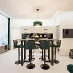 Central Budapest Hideaway With Jungle Vibes