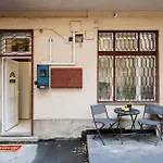 Central Budapest Hideaway With Jungle Vibes