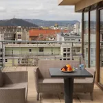 Escala Hotel & Suites