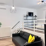 Budget Apartment By Hi5- Akacfa Street