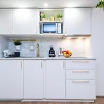 Amethyst Apartments - Brody