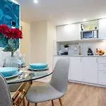 Amethyst Apartments - Brody