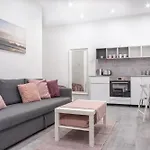 Maja\'S Sweet Little Home With Free Parking And Air Condition