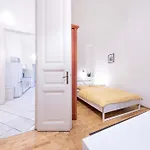 Ergola - Spacious Cozy 2 Big Rooms Downtown Home