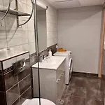 Goldcentral Apartments - Stylish Apartments - Wine Tasting Access
