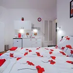 Parking, Ac, Wifi Flat Next To Andrassy Ave