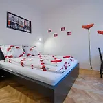 Parking, Ac, Wifi Flat Next To Andrassy Ave