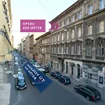 Yolo Hostel