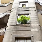 Liana-Luxury And Central Flat