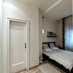 Centerstudio With Balcony In Downtown