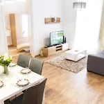 Luxury 2Br Apt By The Synagogue