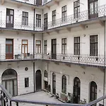 Pair Of Kings | Budapest