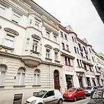 The Lion\'S Loft Apartment - 4Br & 3Ba - Terrace - Ac