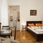Ariel Studio Close To St. Stephen Basilica