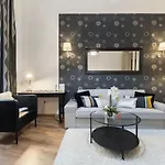 New York Cafe Boutique Apartment