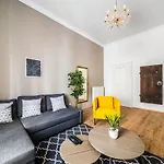 Nyar 3 Bedroom Centre Entire Home