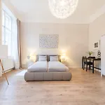 Paulay Apartment