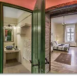 Wine Cellar Boutique Apartment
