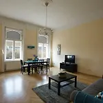 Klauzal Ter 9