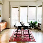 Spacious Bauhaus Icon Flat With Fitness Room In Central Buda, Close To The River And Margaret Island