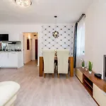 Choosy City Flat