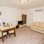 Choosy City Flat