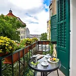 Christine Apartment Close To The Buda Castle