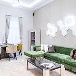 Onyx Luxury Apartment - Free Airport Shuttle
