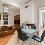 Luxury Central Apartment