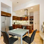 Luxury Central Apartment