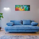 Amber / Navy Design Apartments With A/C