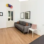 Cosy And Central Apartment With 4 Bedrooms And A/C